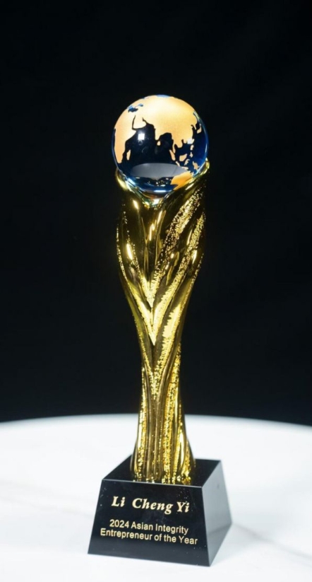 李乘伊教授获授“东方大国 医中医学博士”称号