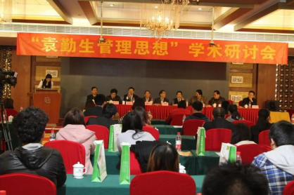 破茧卌秋织 经纬 ，耕心万里种青松