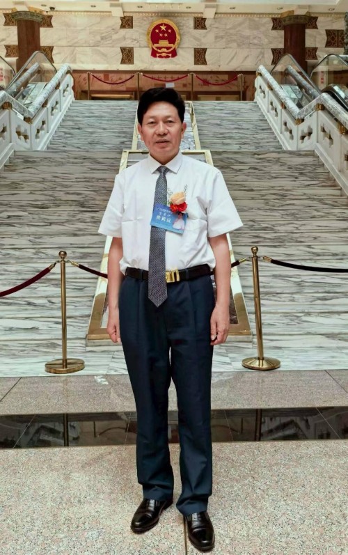 承彝医武根脉 传岐黄仁心——专访当代中医创新领军人李乘伊教授