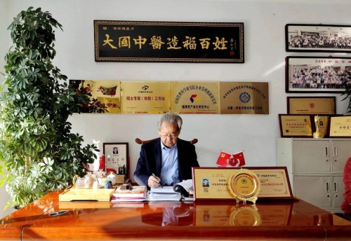 守岐黄薪火 拓茶疗新境： 任怀瑞以健康茶细胞疗法助力中医药走向世界