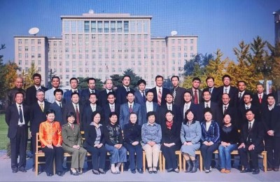 桃李满南粤：师者刘蔓榕微光成炬，照亮两代粤企的“再建”征程